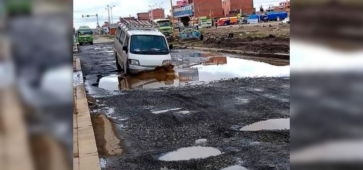 Vecinos se quejan del mal estado de calles y avenidas alteñas.