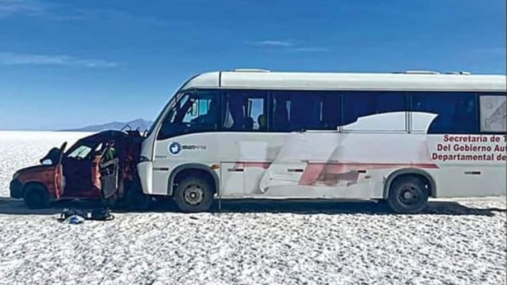 Uyuni: colisión de camión y bus deja un muerto y 11 heridos